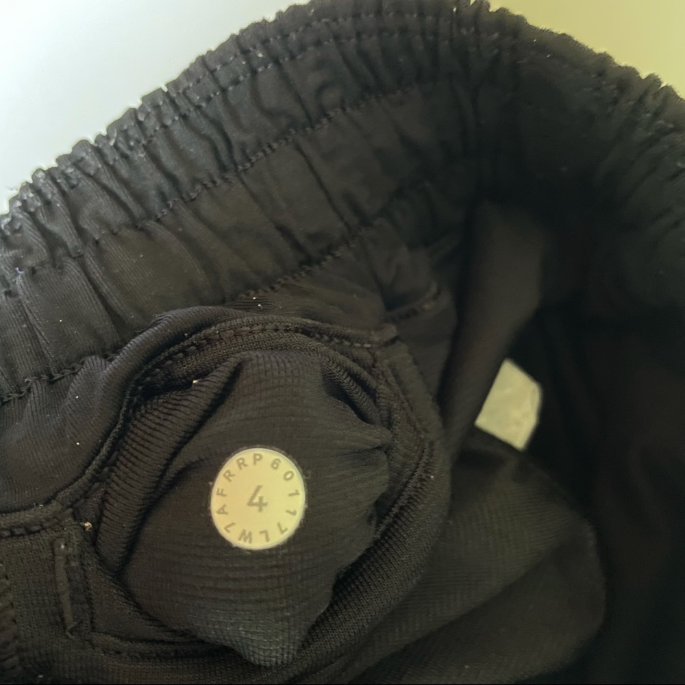 Lululemon Black Patterned Shorts - image 3